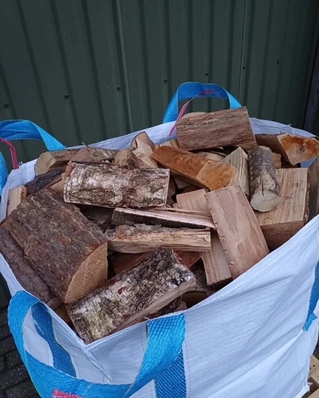rez.webp Brennholz Mix 4 Big Bags 25 cm – Hartholz Kaminholz 4 SRM – Bild 1